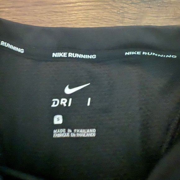 Nike City Core Dry Metallic‎ Logo Tank - Picture 2 of 3